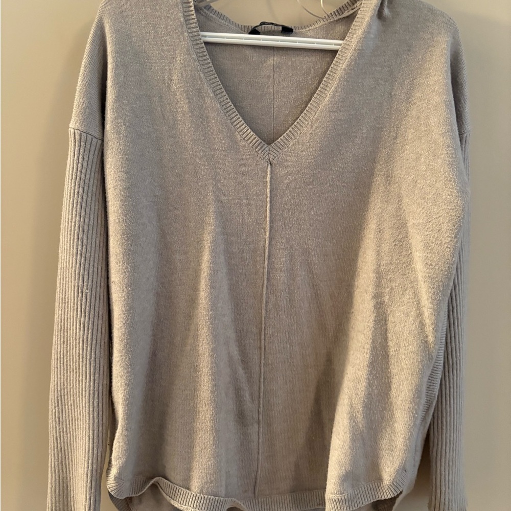Denver Hayes Light Gray V-Neck Sweater